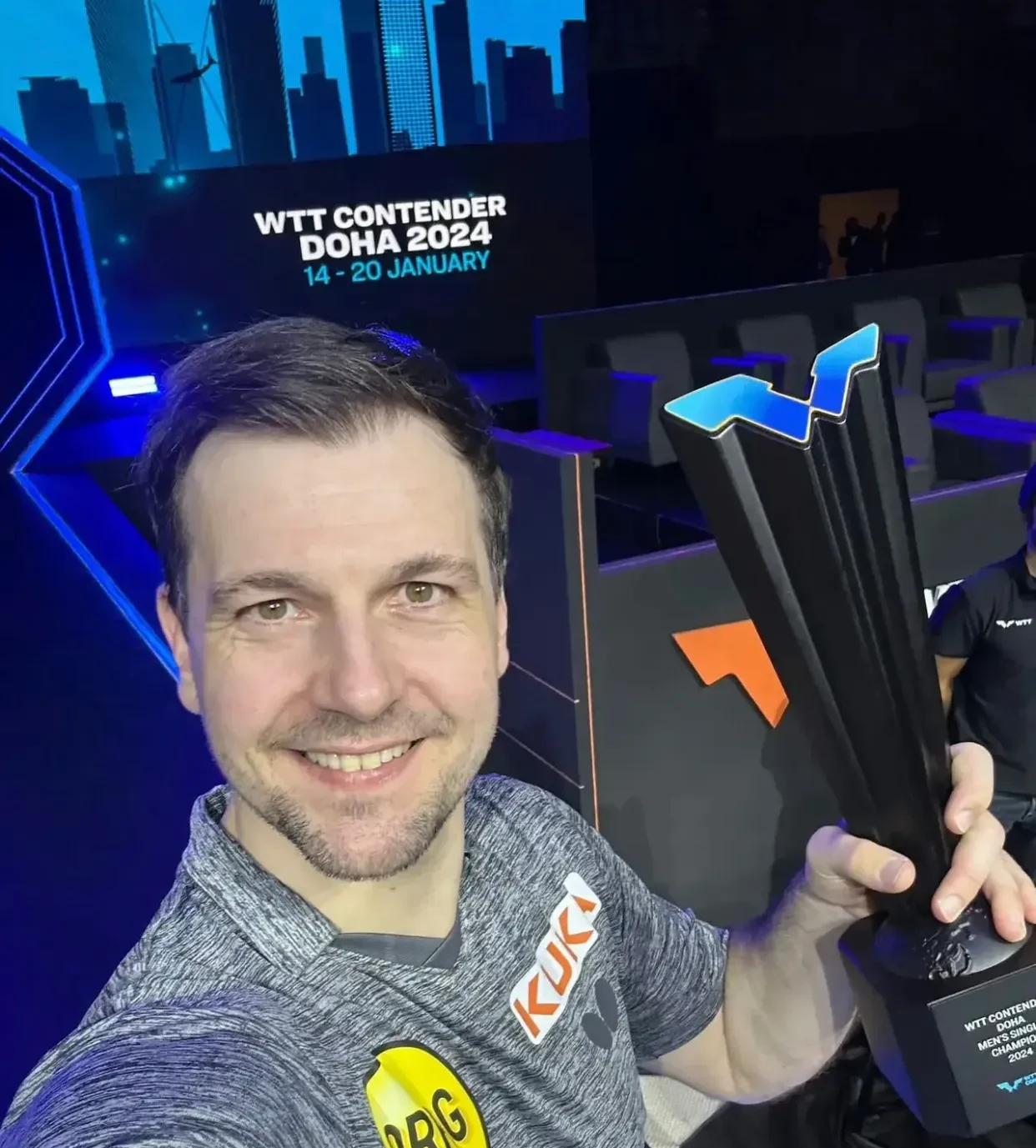 包含英国乒乓球队鏖战韩国乒乓球队，奥恰洛夫送出助攻的词条