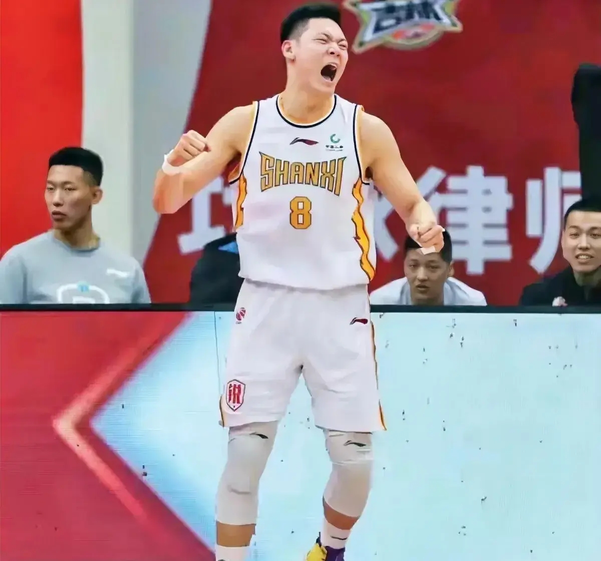 开云体育中国-包含一场CBA比赛因恶意犯规引发风波的词条