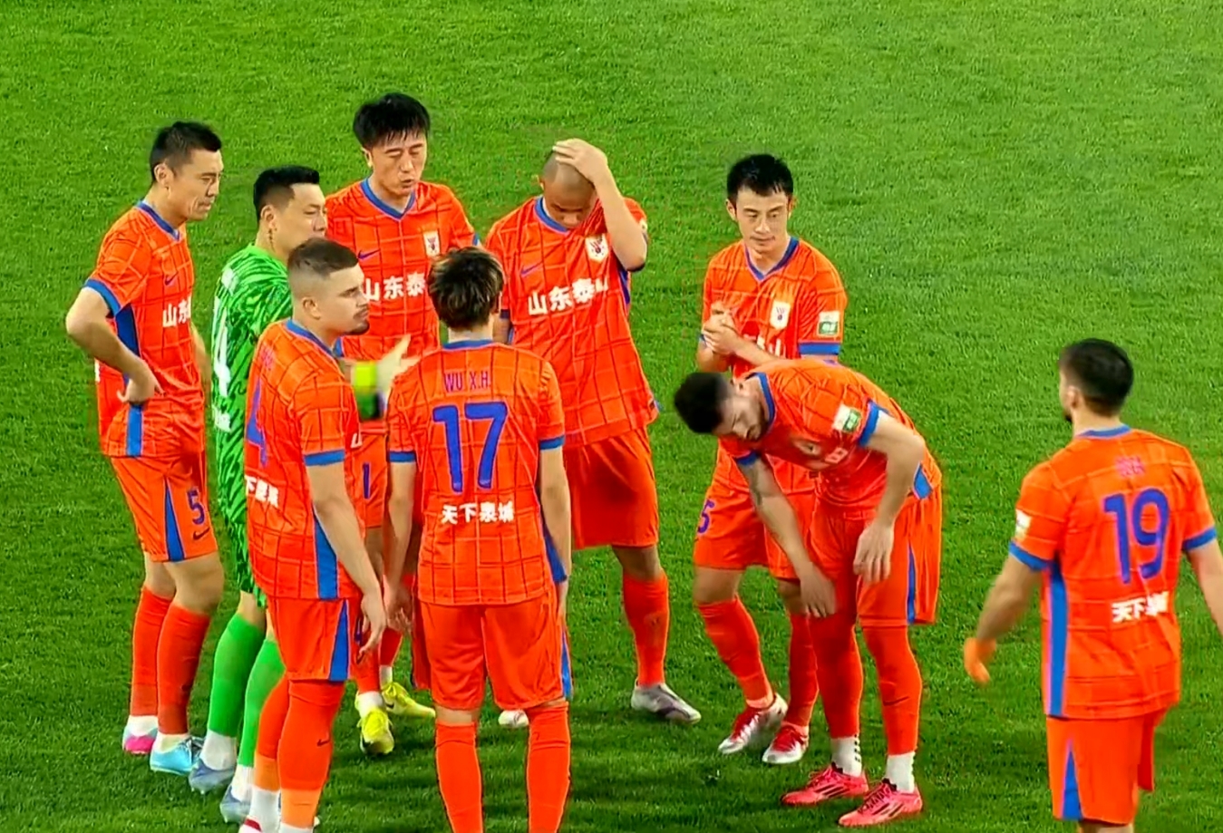 中超球队热身赛遭遇失败,引发教练组紧急会议 中超球队热身赛遭遇失败,引发教练组紧急会议