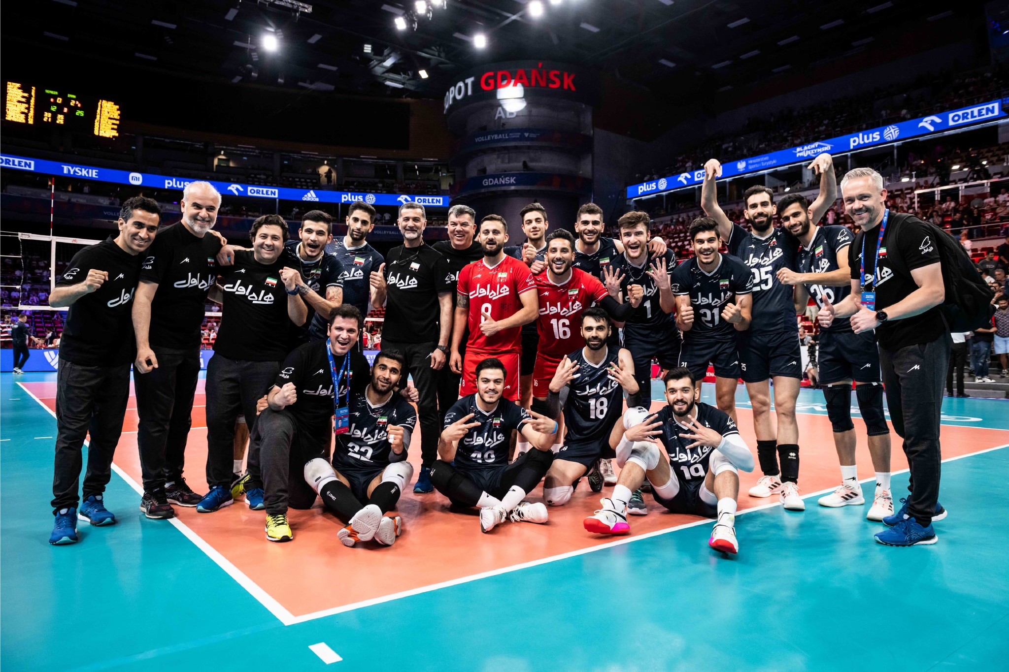 开云下载-包含波兰队完胜德国队，波尔统治全场的词条