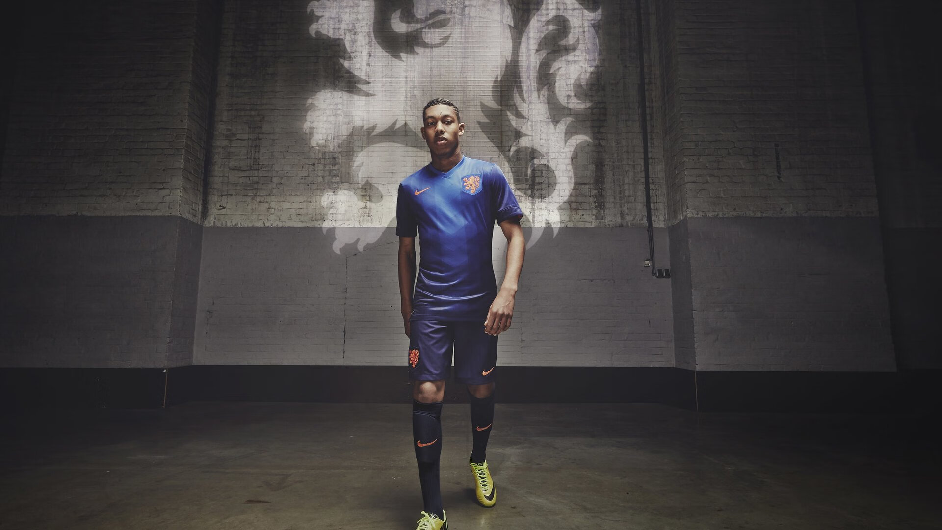 开云足球直播-非典型英雄，若日尼奥的欧冠交响与阿尔及利亚的足球意志