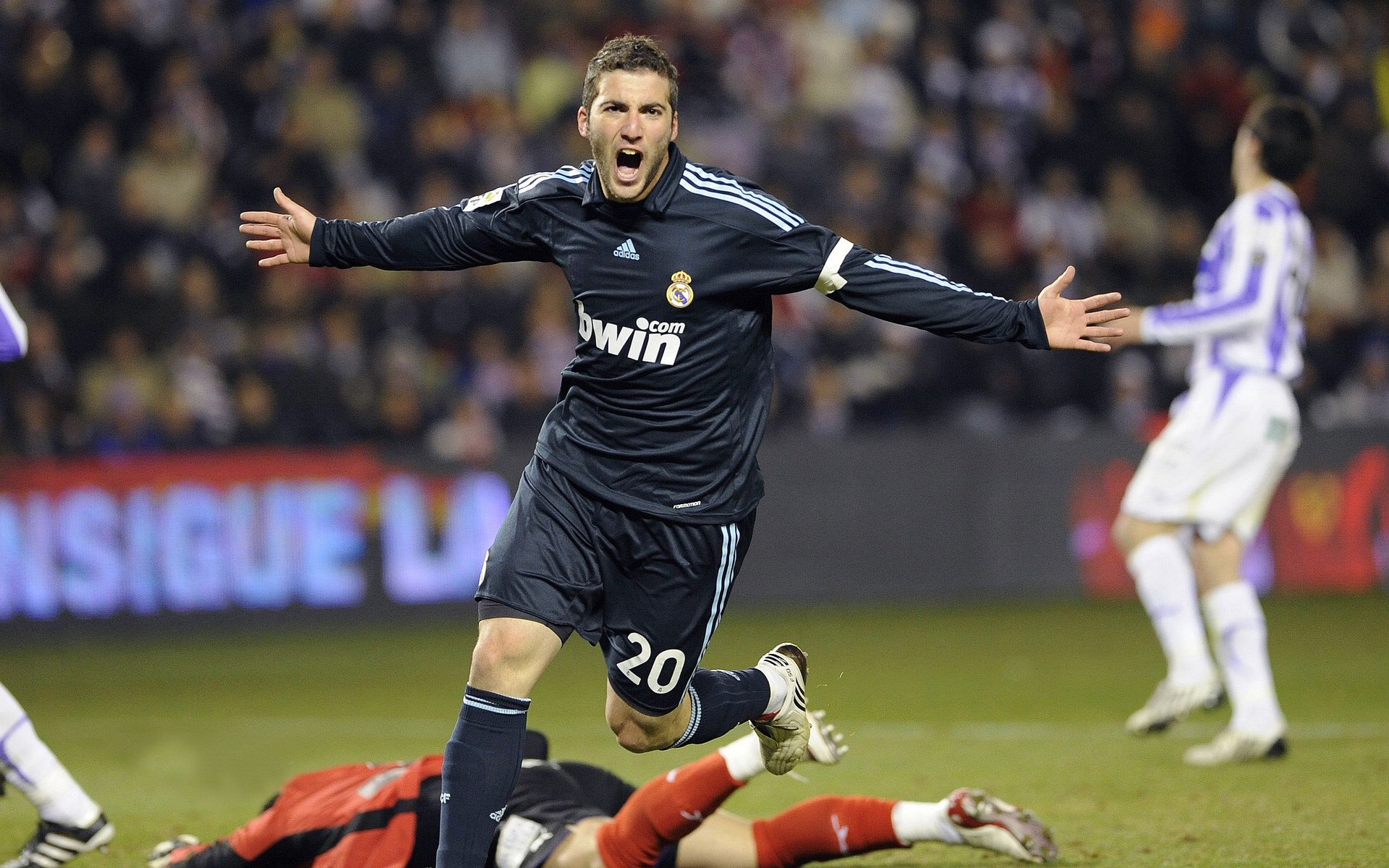 跨越时空的胜利，当法国队完胜日本队，张继科的带队哲学照亮赛场